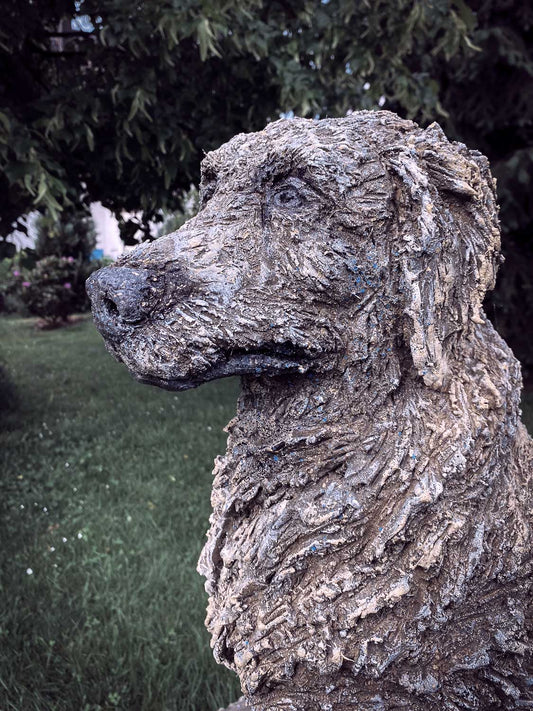 profilansicht von goldenretriver skulptur lana